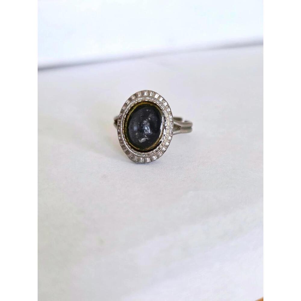 Vintage Gothic Adjustable Ring – Silver Tone with Black Cabochon